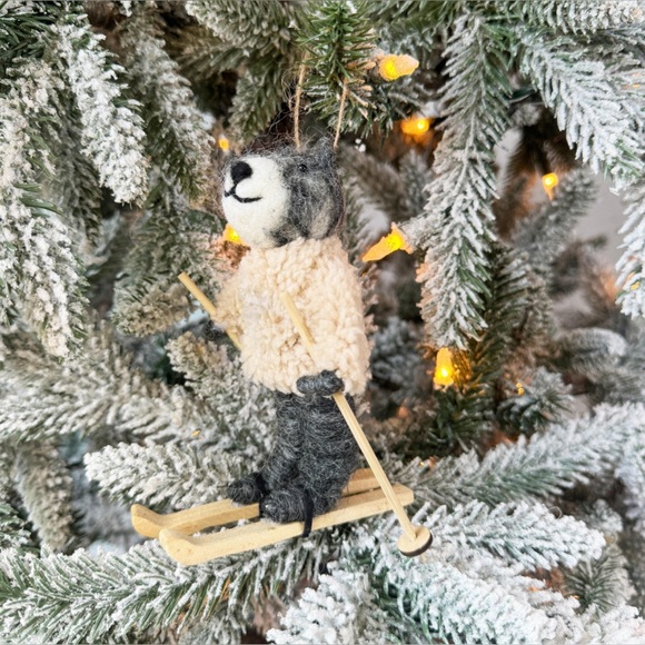 Winter Sports Animal Felted Ornament 🎄 - Picture 2 of 4
